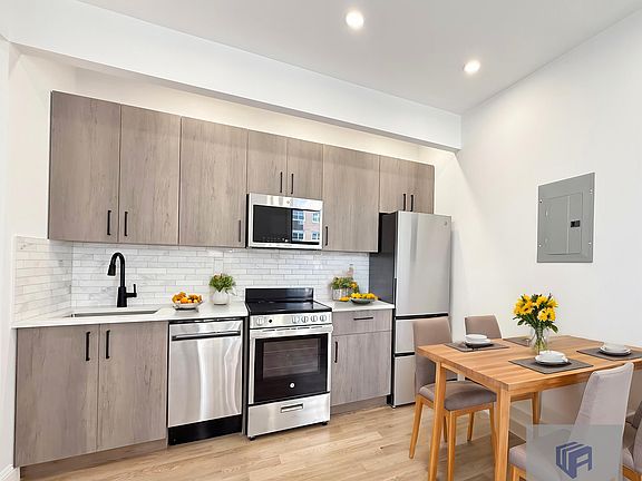 2nd image of 151 19th St Unit Penthouse 2