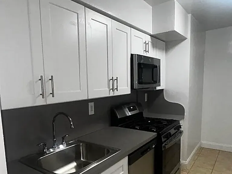 4110 Bowne St #2A — Photo 10