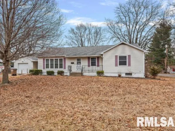 116 Sunset Dr, Virden, IL 62690