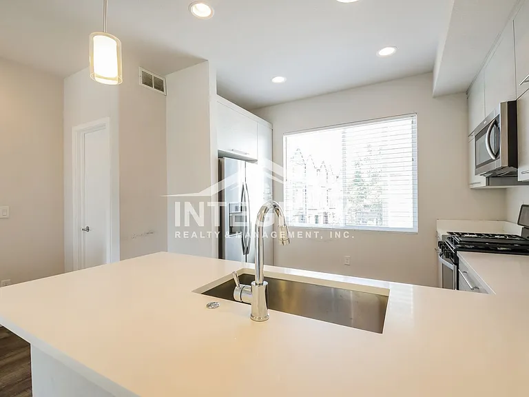 5557 W 10th Ave — Photo 6