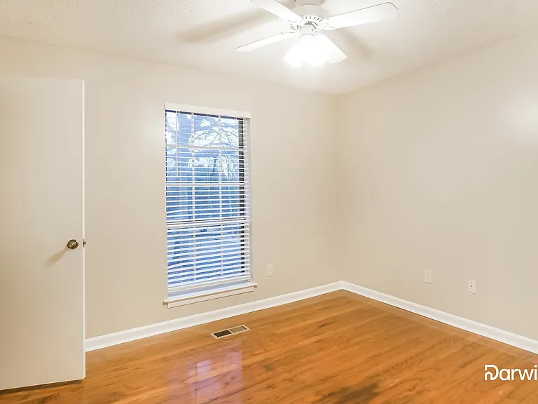 5704 Dorchester Way — Photo 11