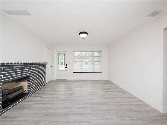 3rd image of 3904 Grant St