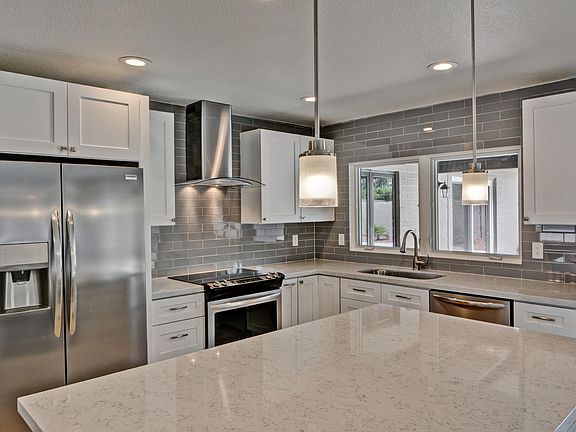 3rd image of 4910 E Dahlia Dr