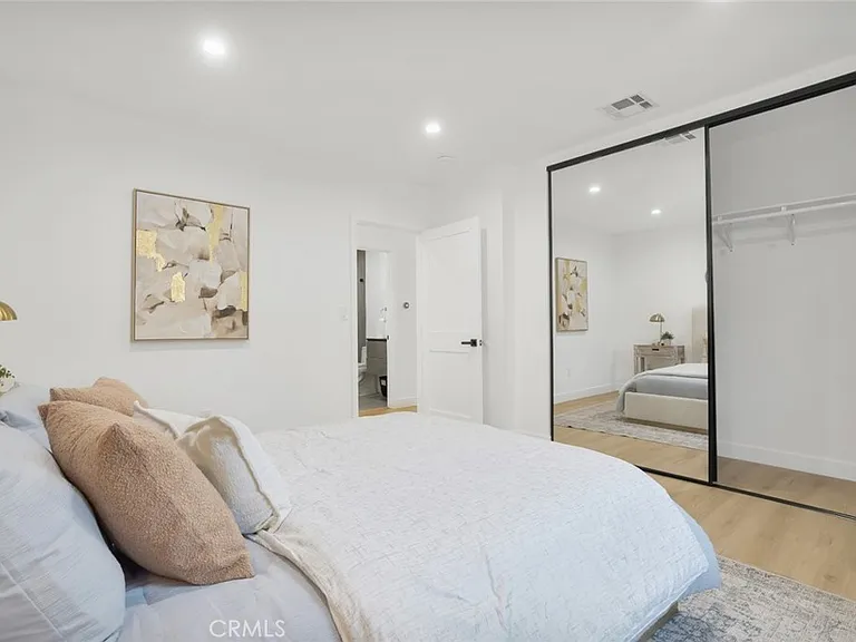 2115 W Clark Ave — Photo 18