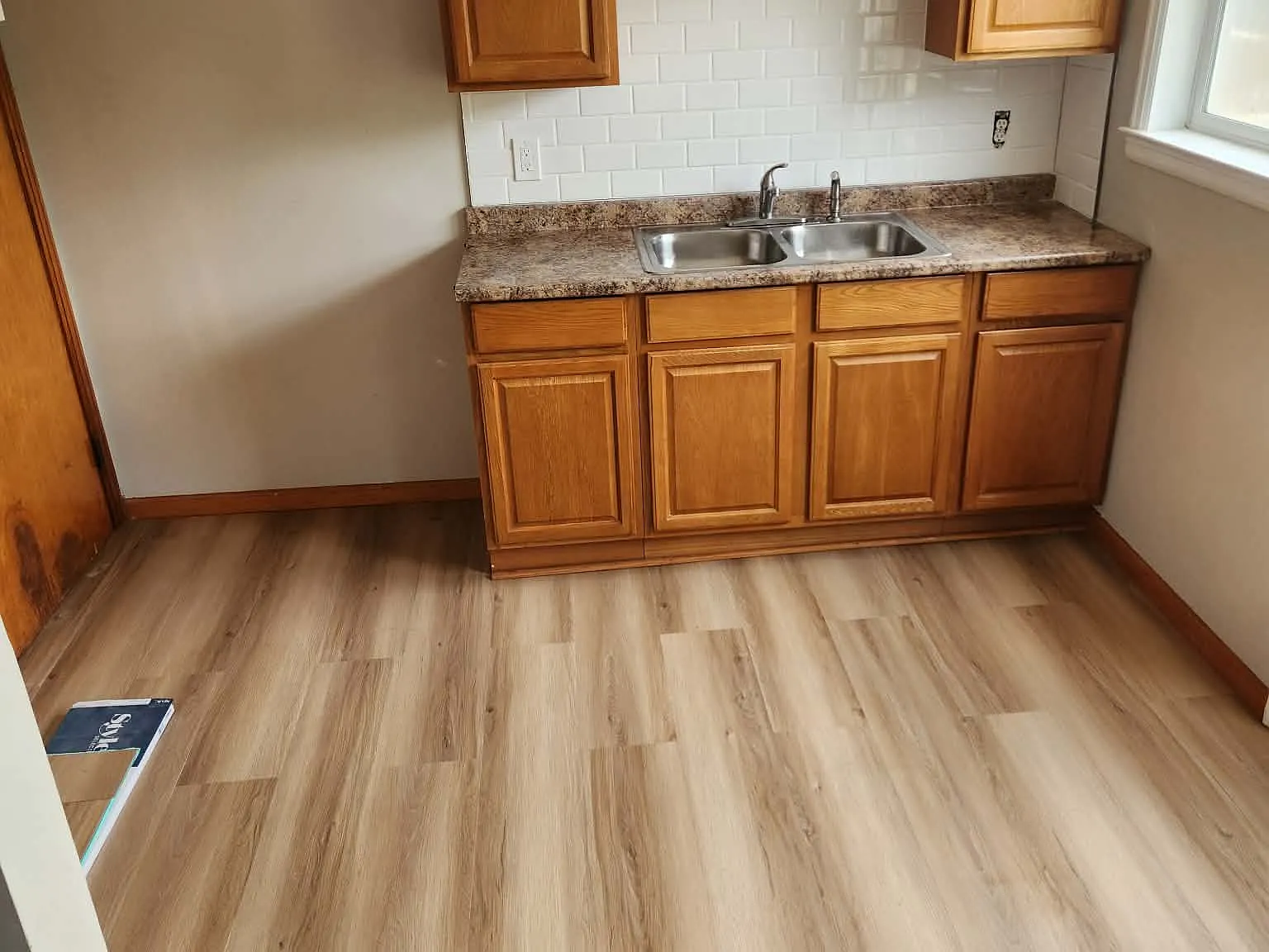 530 Cayuga Rd — Photo 2