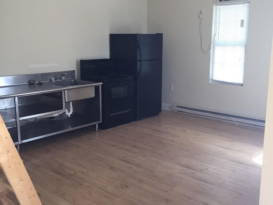 2nd image of 2248 Wheeler St #2