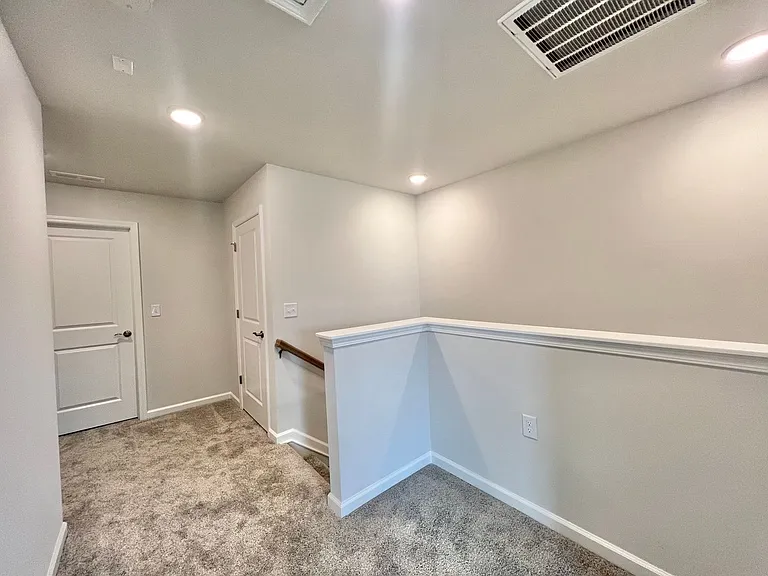 870 McKenzie Park Ter — Photo 9