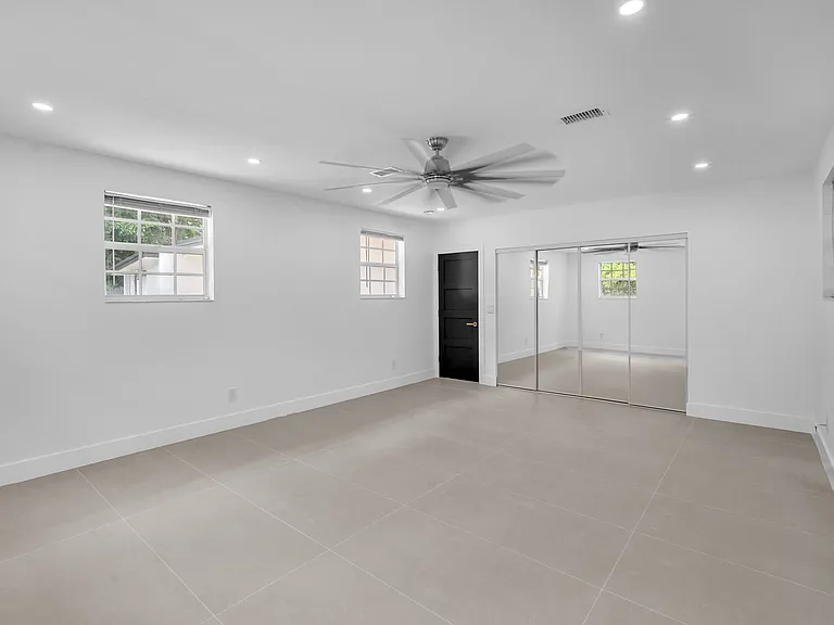 5148 SW 28th Ter — Photo 15