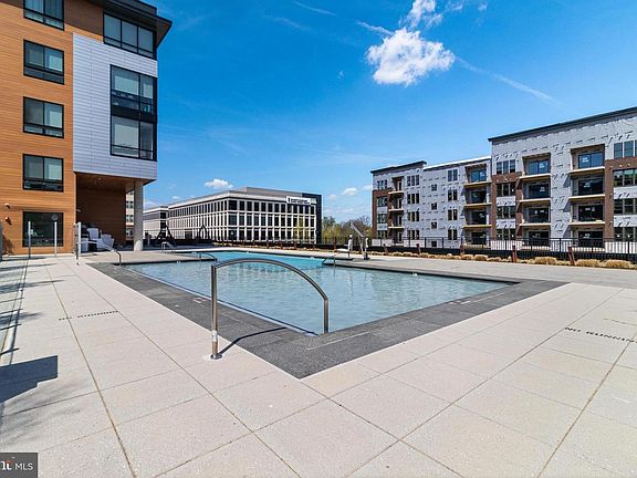 4th image of 145 Riverhaven Dr #235