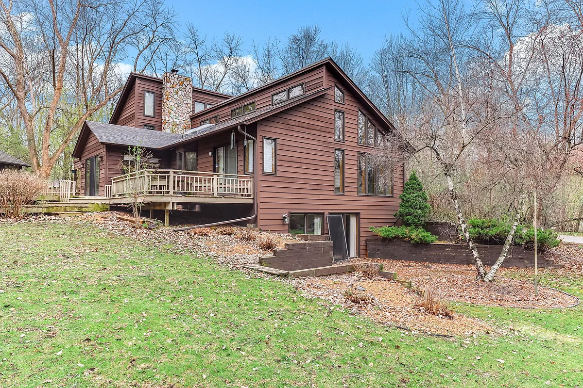Building Photo - 5880 Christmas Lake Rd