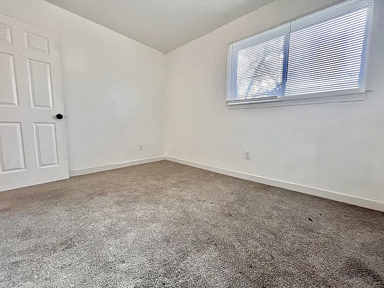 17381 Charest Ave — Photo 20