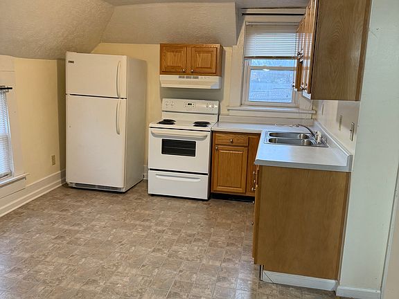 5th image of 416 W Mechanic St #3