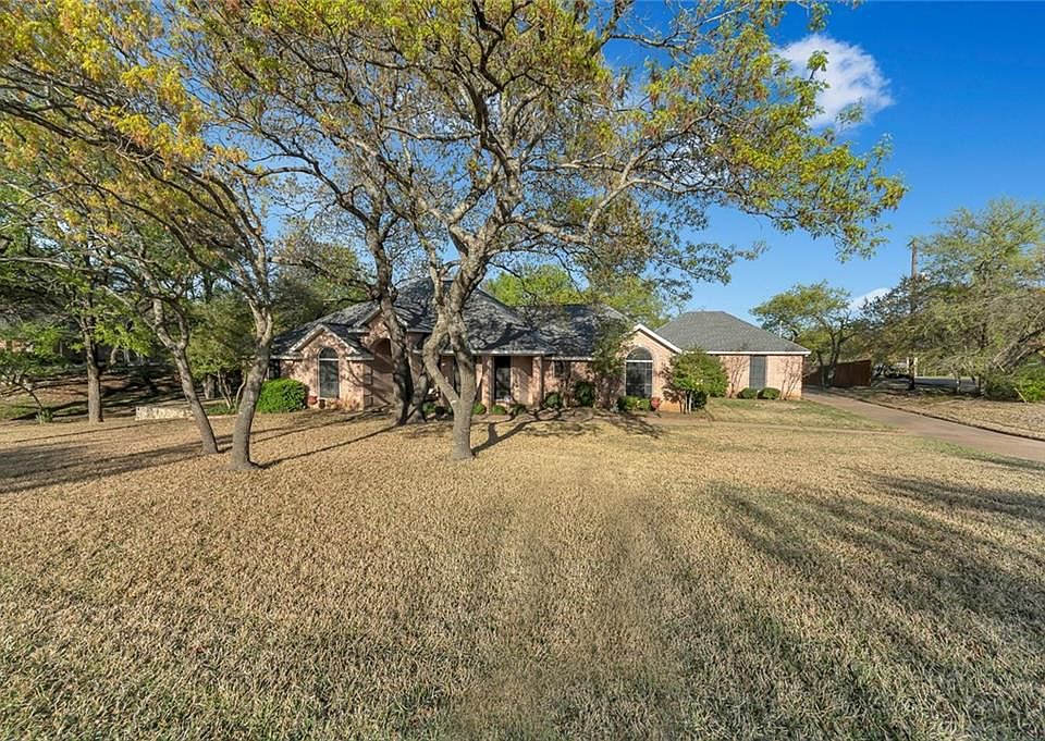 1st image of 241 Diamond Oaks Dr
