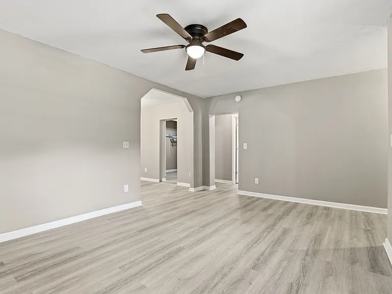 1200 Grady St — Photo 5
