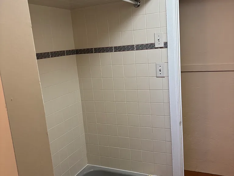 725 N Corona St #6 — Photo 11