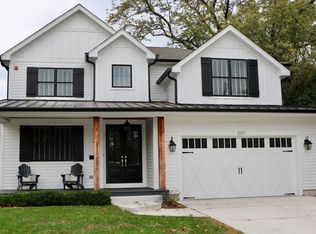 207 W Hillside Ave, Barrington, IL 60010