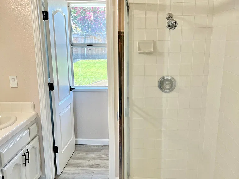 1654 Rebecca Dr — Photo 17