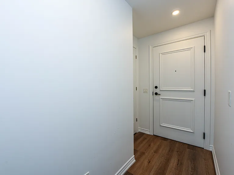 571 Prince Edward Dr N #401 — Photo 16