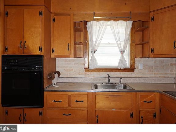 5th image of 1705 Stirling St