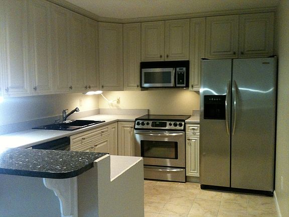 Stainless Appliances & 42" Cabinets