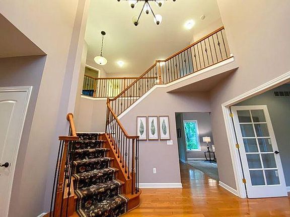 4th image of 807 Thorntree Ct