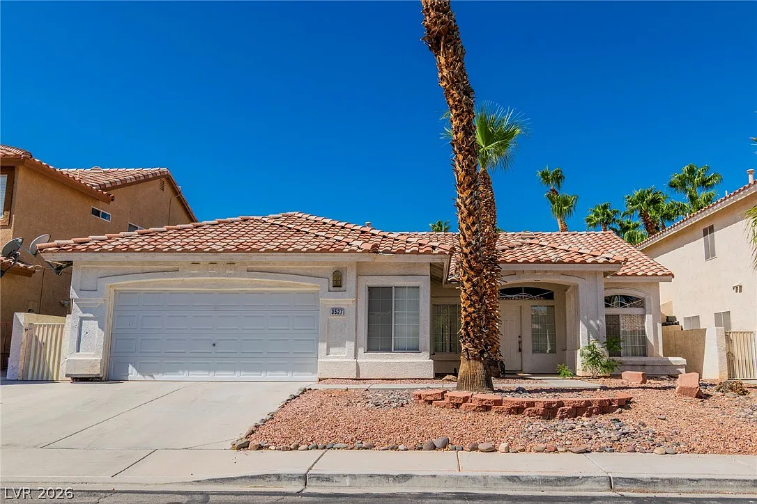 3 bed, 2.0 bath, 1840 sqft, $1,995 — Photo 1