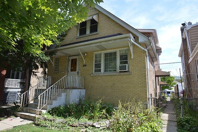 1st image of 2627 N McVicker Ave #1