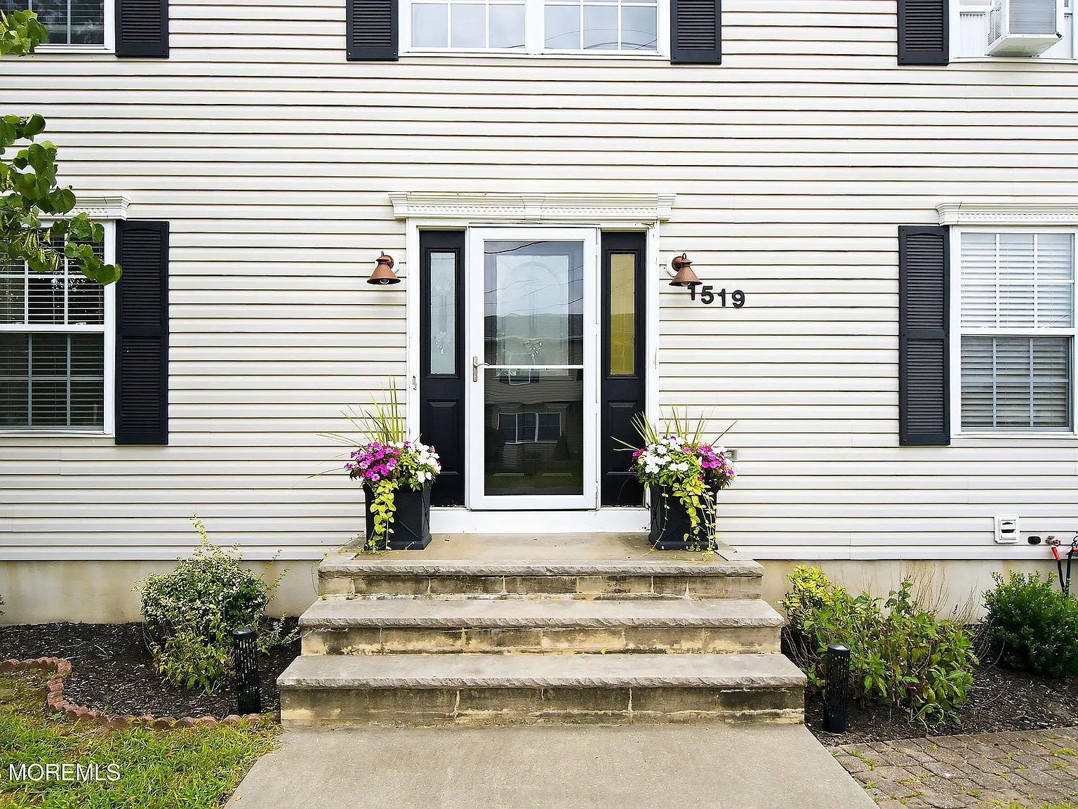 7 bed, 3.5 bath, 1920 sqft, $4,200 — Photo 4