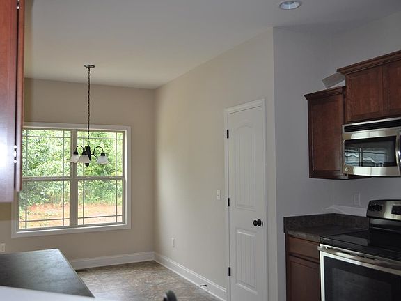 5th image of 297 Autumn Glen Dr