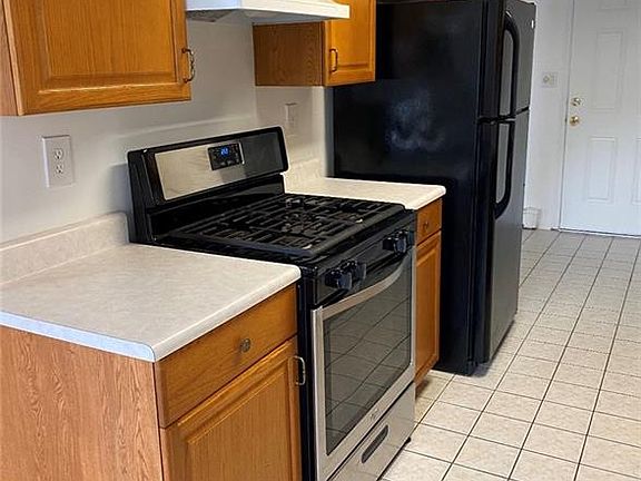 3rd image of 100 Hillside Dr APT E5
