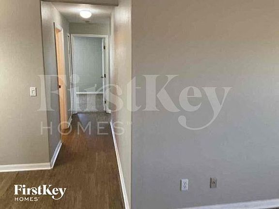 4th image of 504 NE 31st Ter