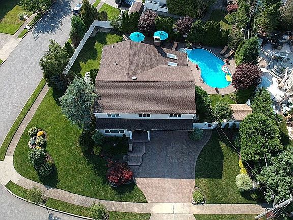 3rd image of 196 Whitewood Dr