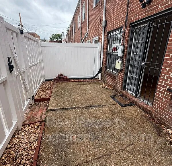 1406 Carrollsburg Pl SW — Photo 2