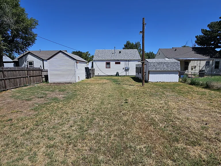 613 N Sumner St — Photo 3