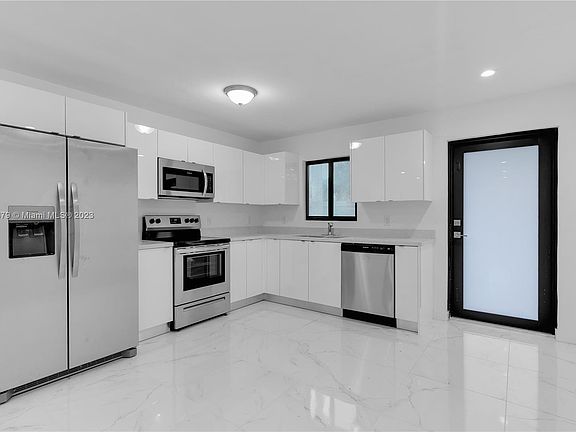 3rd image of 901-903 NW 99th St