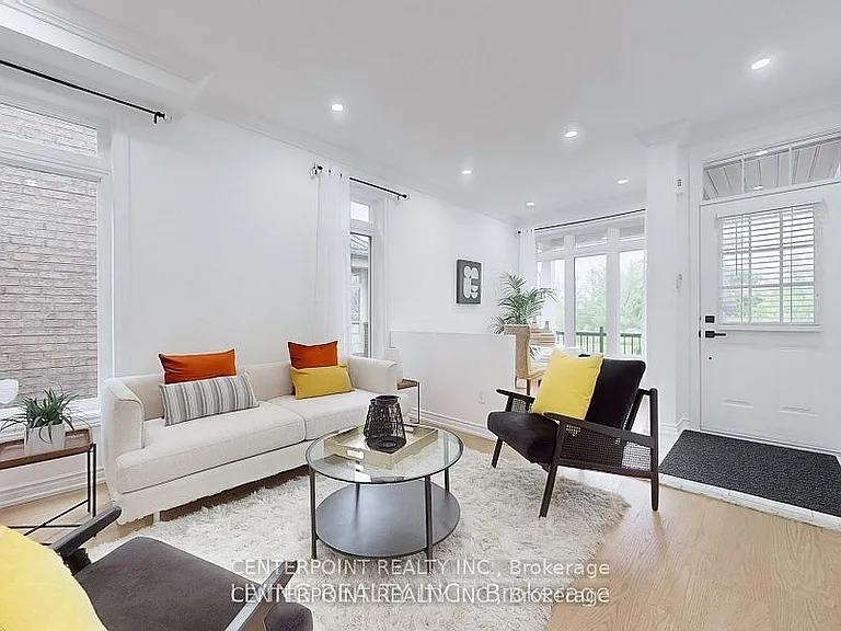 416 The Bridle Walk — Photo 2