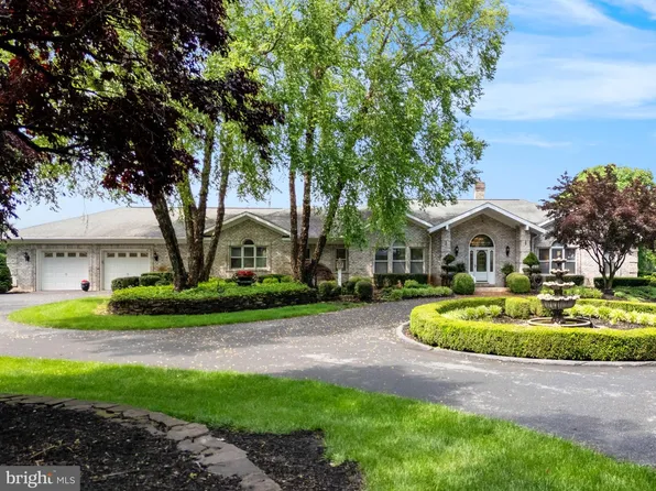 77 Lionheart Ter, Falling Waters, WV 25419