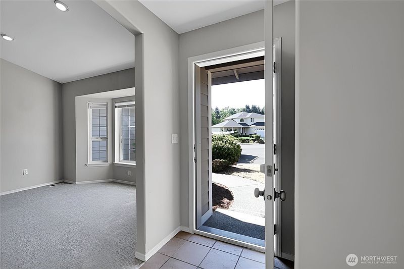 4th image of 14717 147th Street E