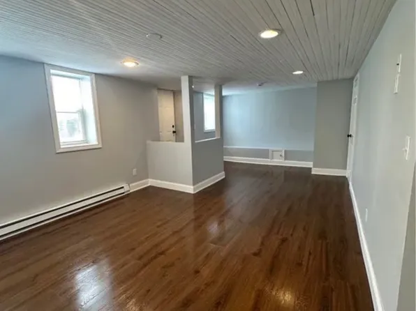 27 Ferncliff Ave #1A, North Providence, RI 02911
