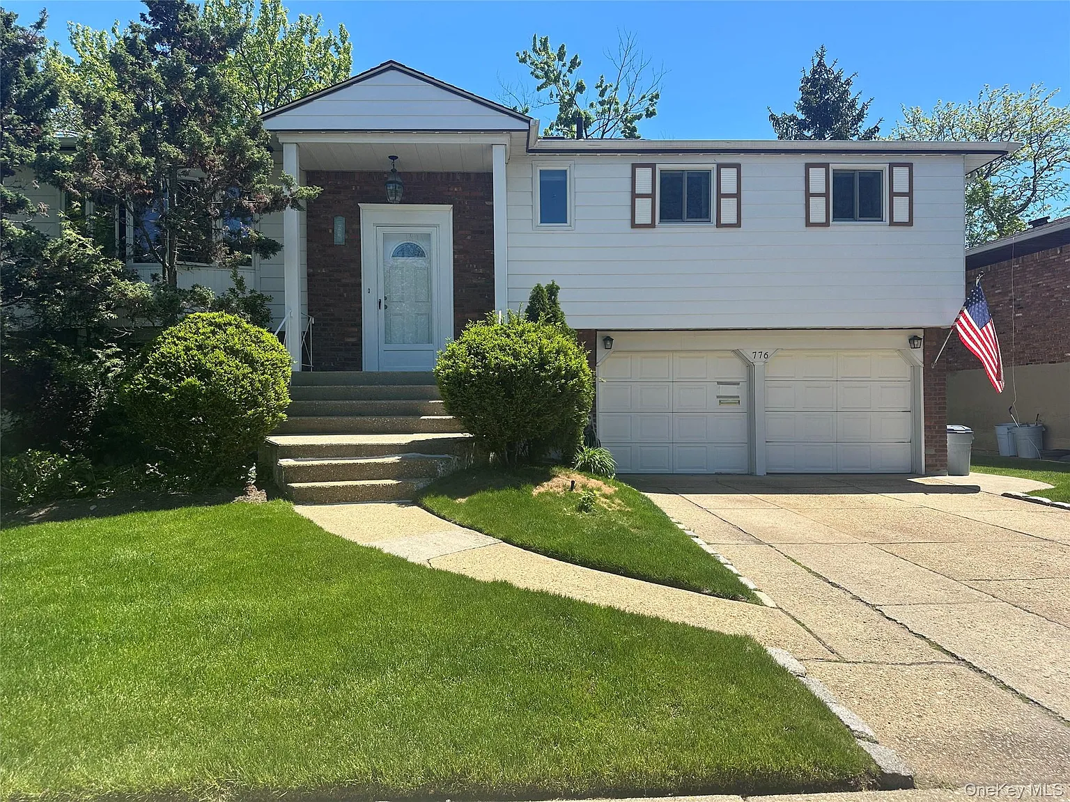 4 bed, 2.5 bath, 1944 sqft, $5,200 — Photo 1