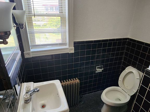 5th image of 29222 Grand River Ave APT 7