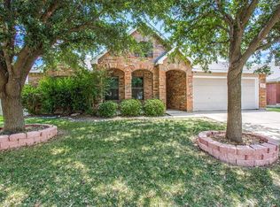 809 Forest Grove Ln, Crowley, TX 76036