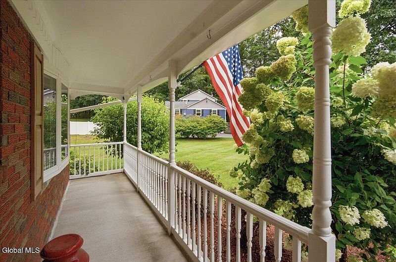 3rd image of 8 Colonial Court