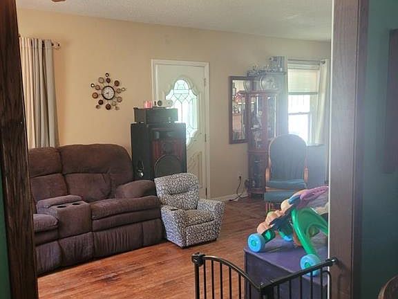 4th image of 1525 S 80th St