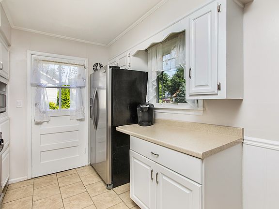 5th image of 2733 Wendell Ln