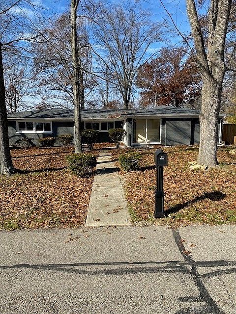 1st image of 2406 Columbus Dr