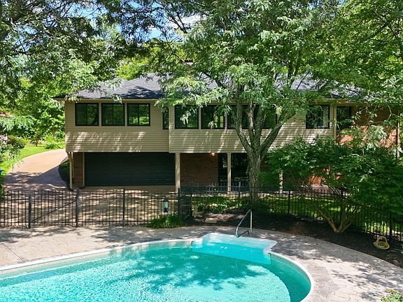 4th image of 883 Edgewater Dr