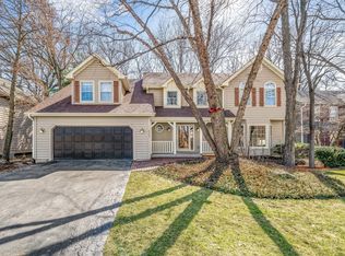 2548 River Woods Dr, Naperville, IL 60565