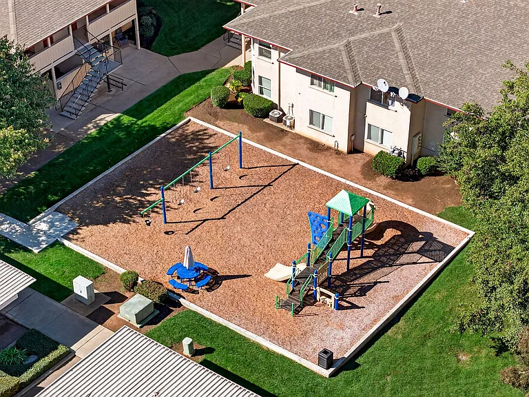 Mission Ranch Apartments — Photo 24