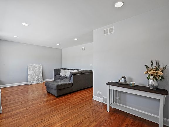 3rd image of 5949 School St